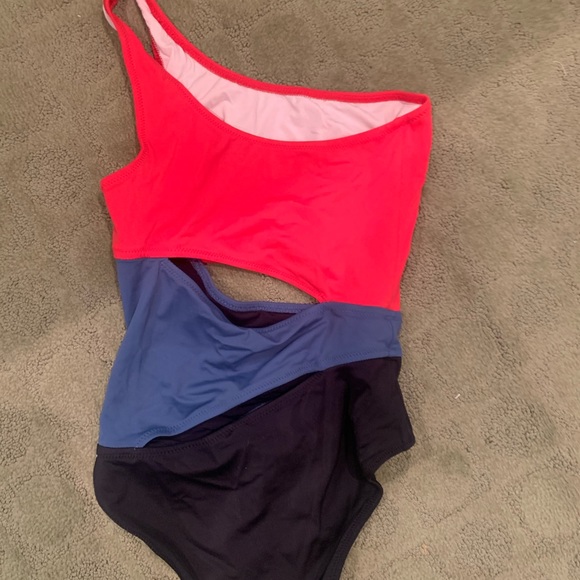 Solid and striped asymmetrical one piece swimsuit - Picture 4 of 5